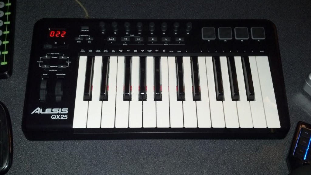 Alesis QX25 Top View