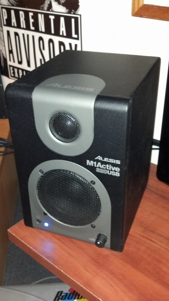 Alesis M1 Active 320 USB Powered Monitor Speakers 5