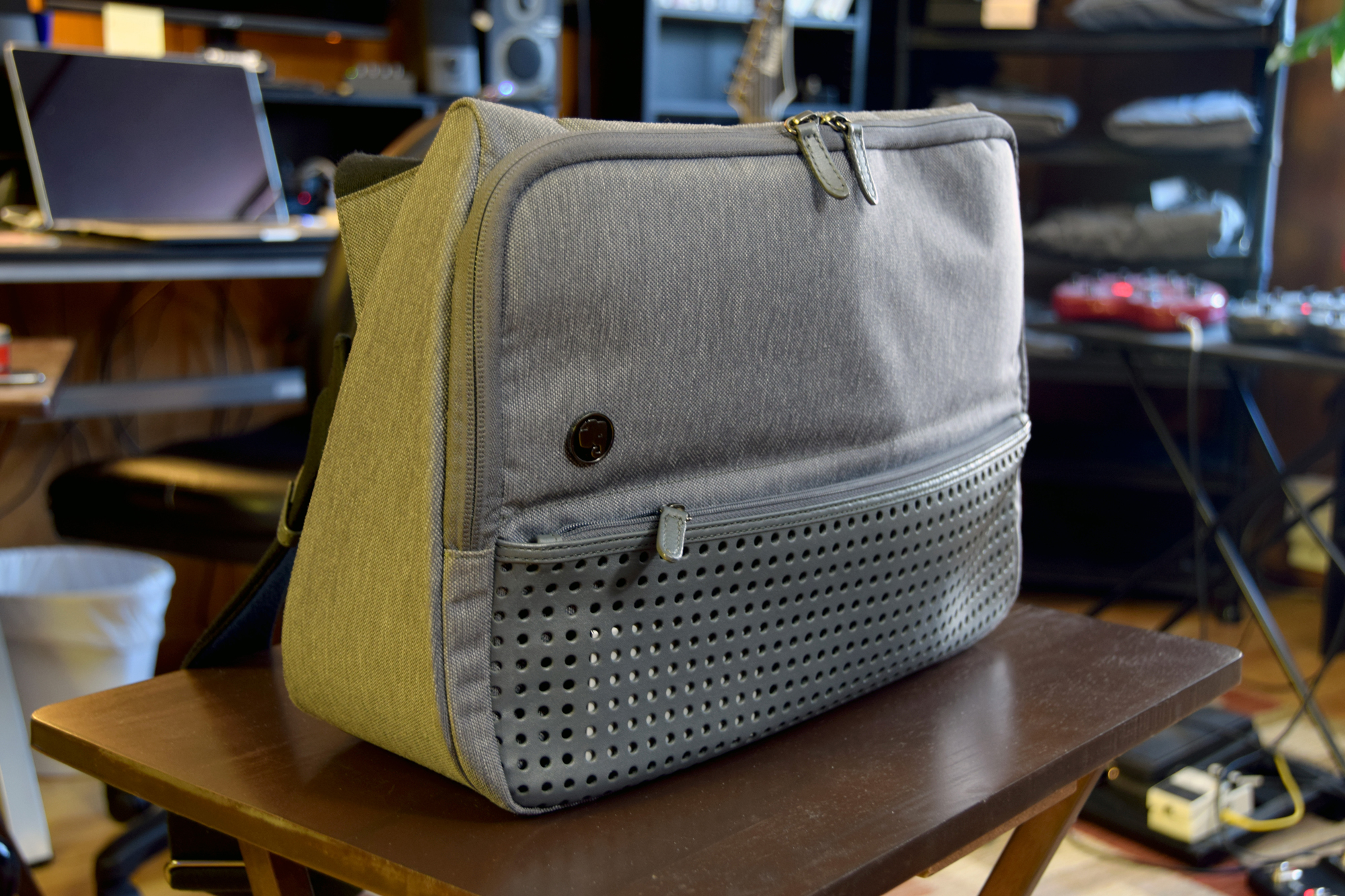 My Review: The Evernote Triangle Commuter Bag